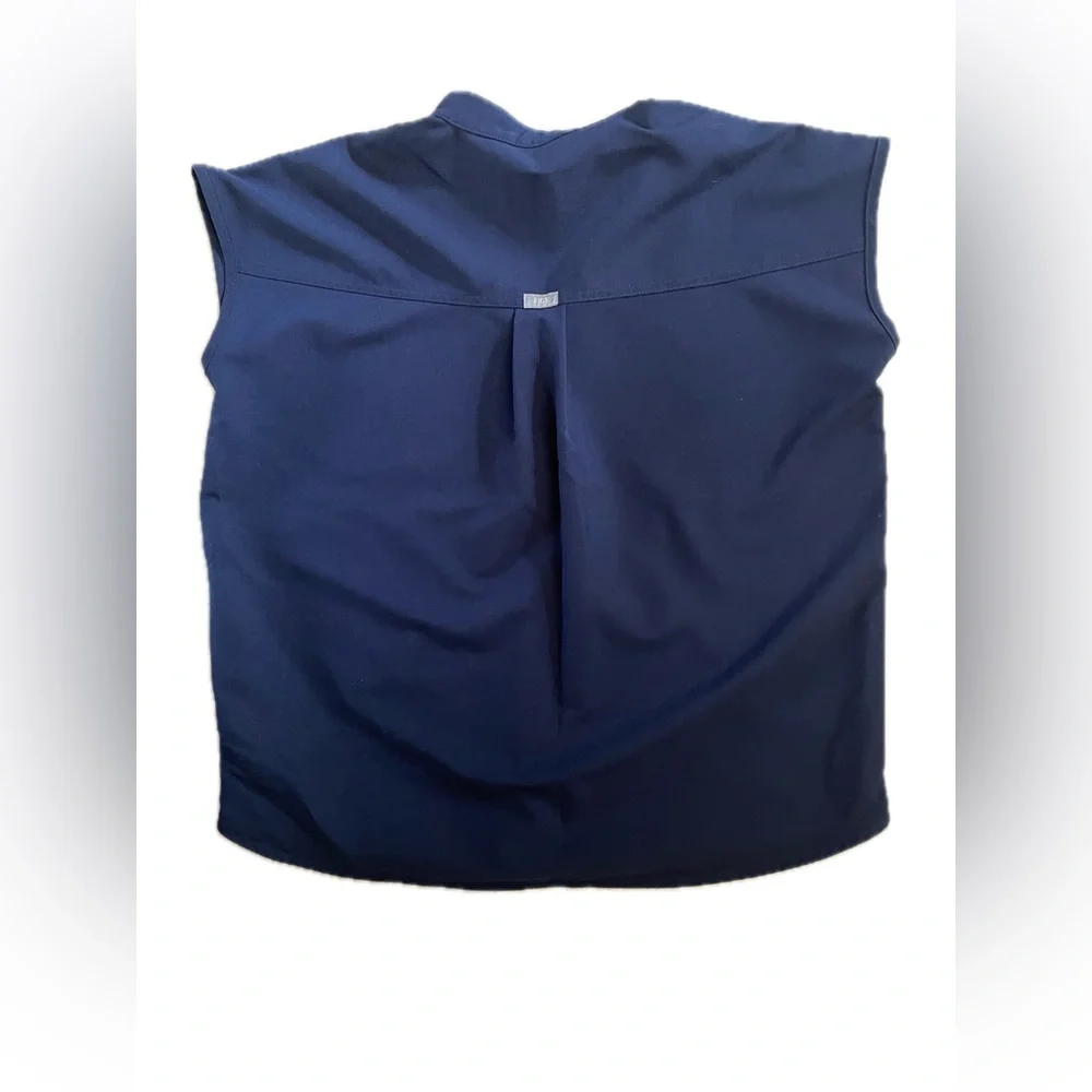 Figs navy Rafaela oversized scrub top never worn size Xs - Picture 3 of 3